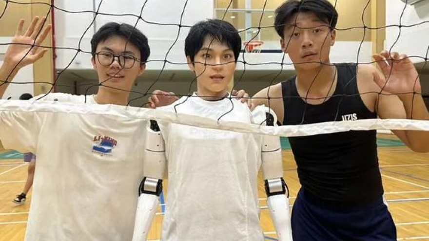 Nghiên cứu sinh tiến sĩ robot đầu tiên của Trung Quốc nhập học